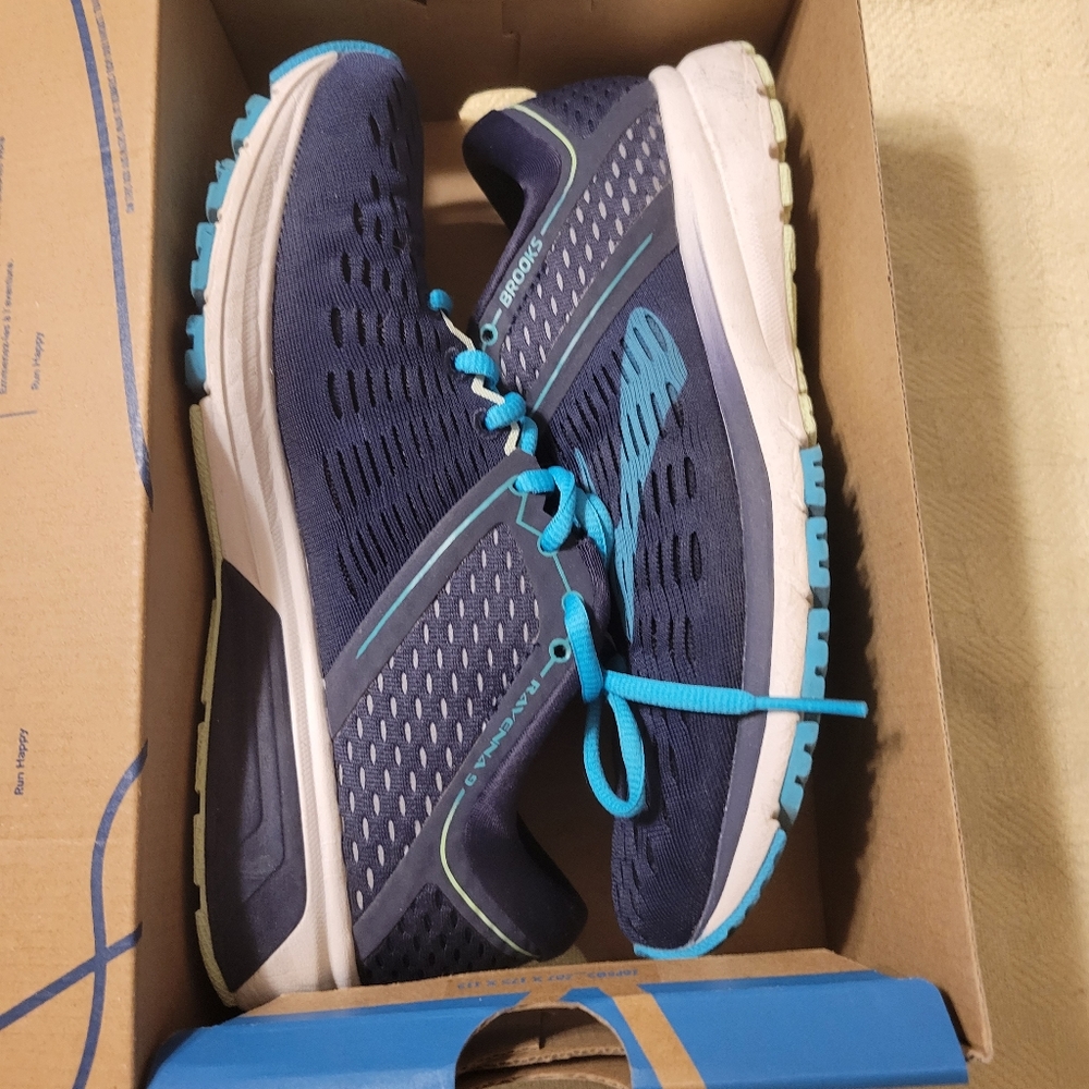 Womens Brooks Ravenna 9
